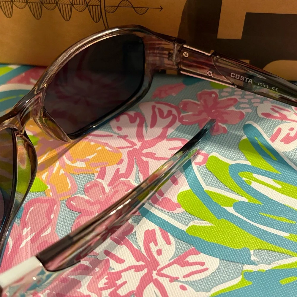 Women’s Costa Sunglasses - Picture 2 of 6